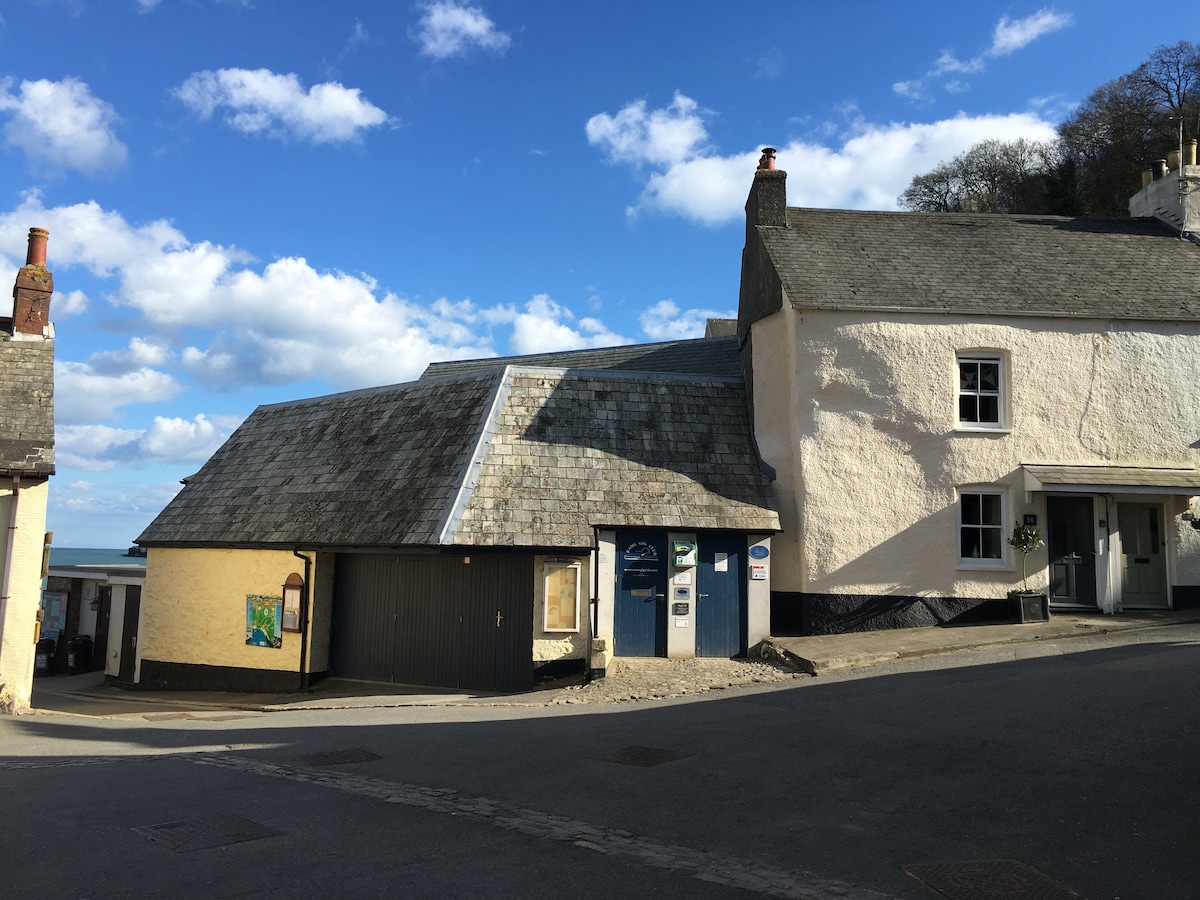 Holiday Cottage by the beach in Cawsand, Cornwall