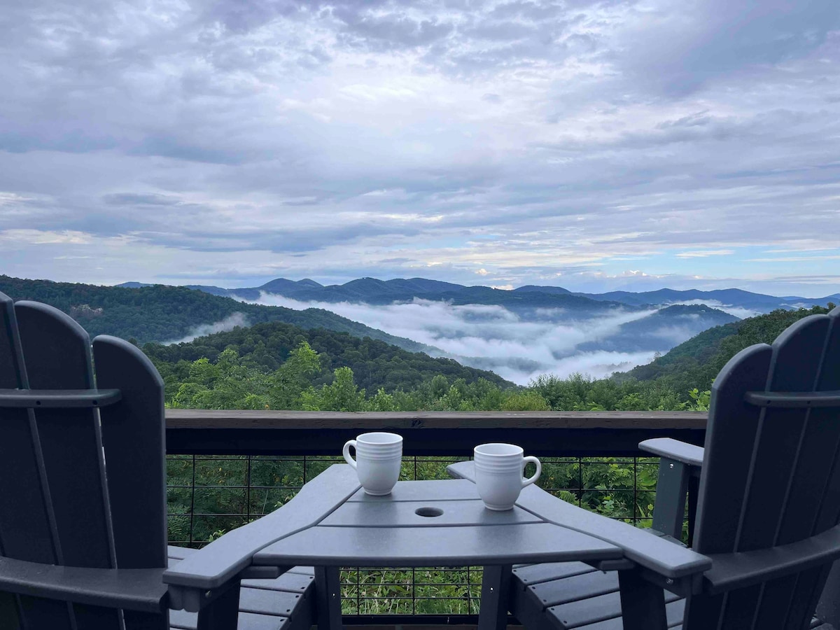 2BR Mtn Top View • Hot Tub • Cashiers & Highlands