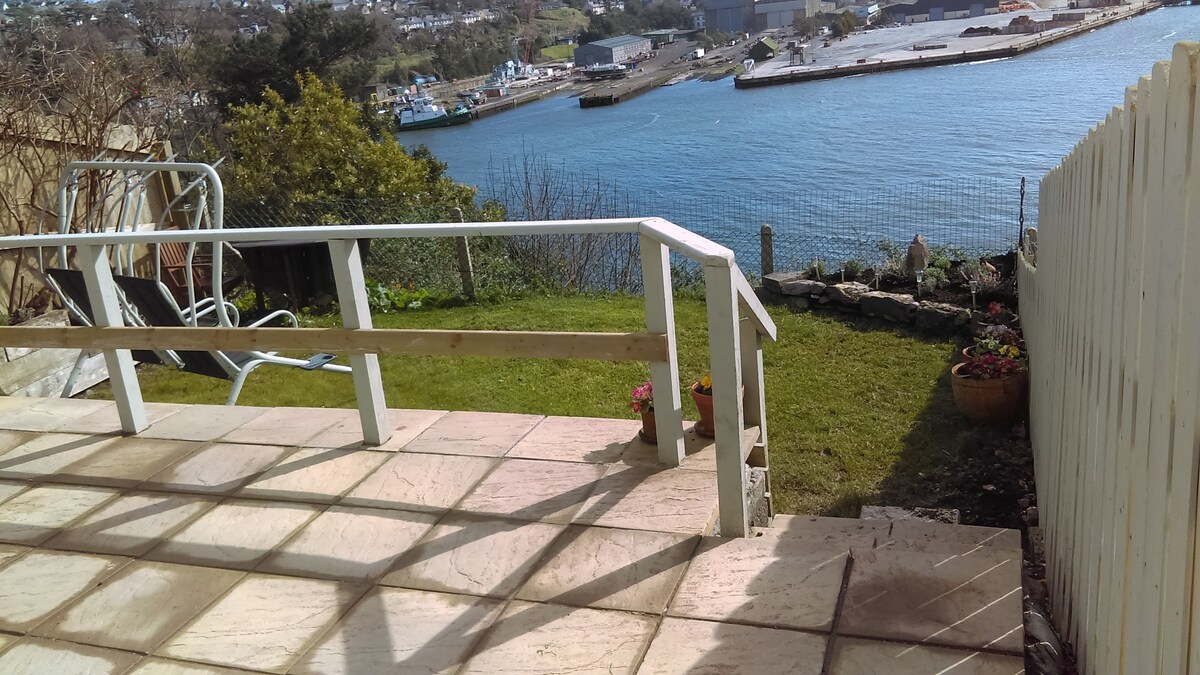 Comfortable 2 Bed Townhouse overlooking the Bay