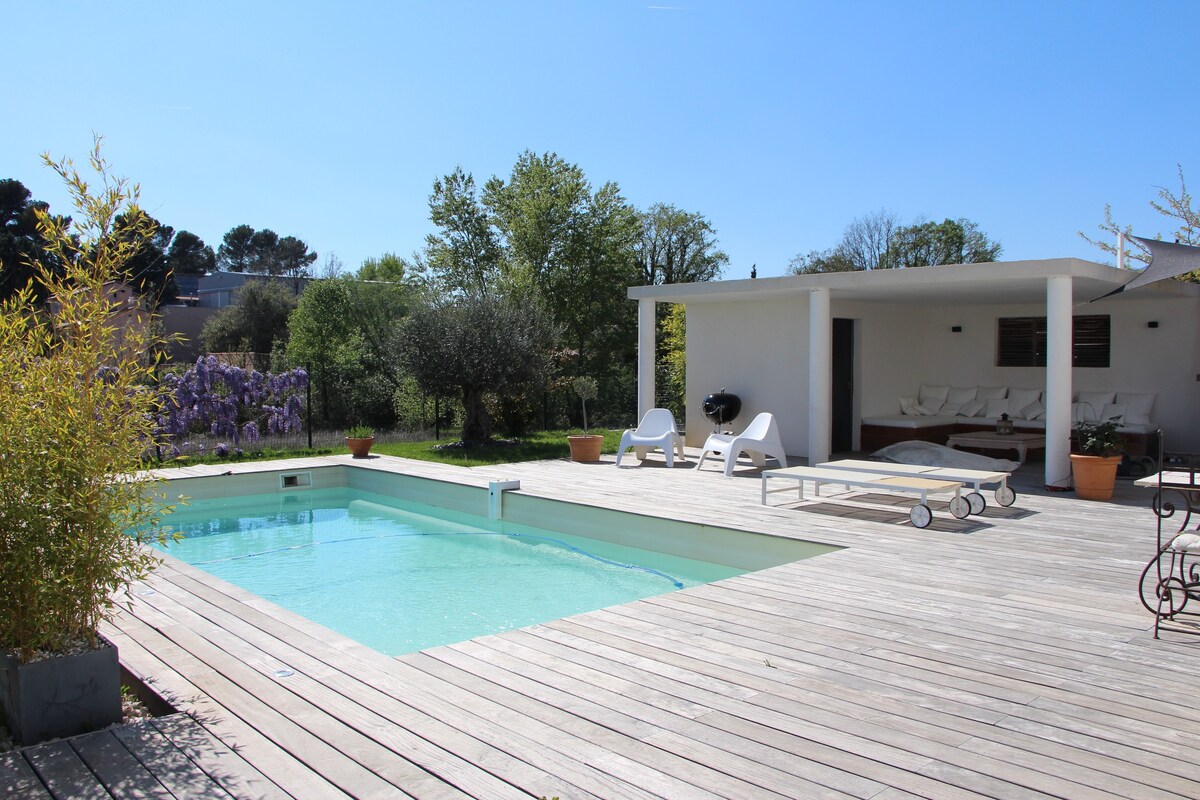 Villa contemporaine avec piscine chauffée au calme