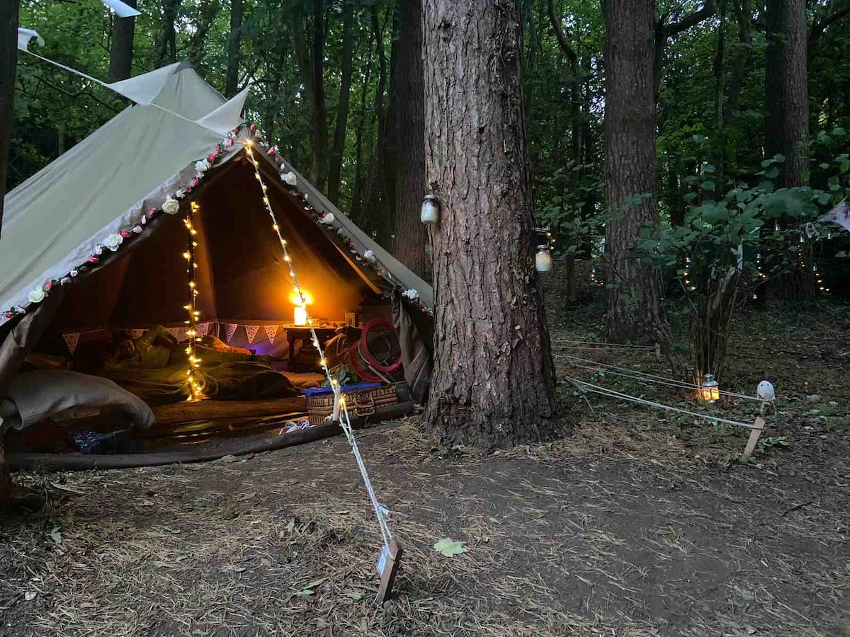 Bell Tent Glamping
单个单元，自给自足。