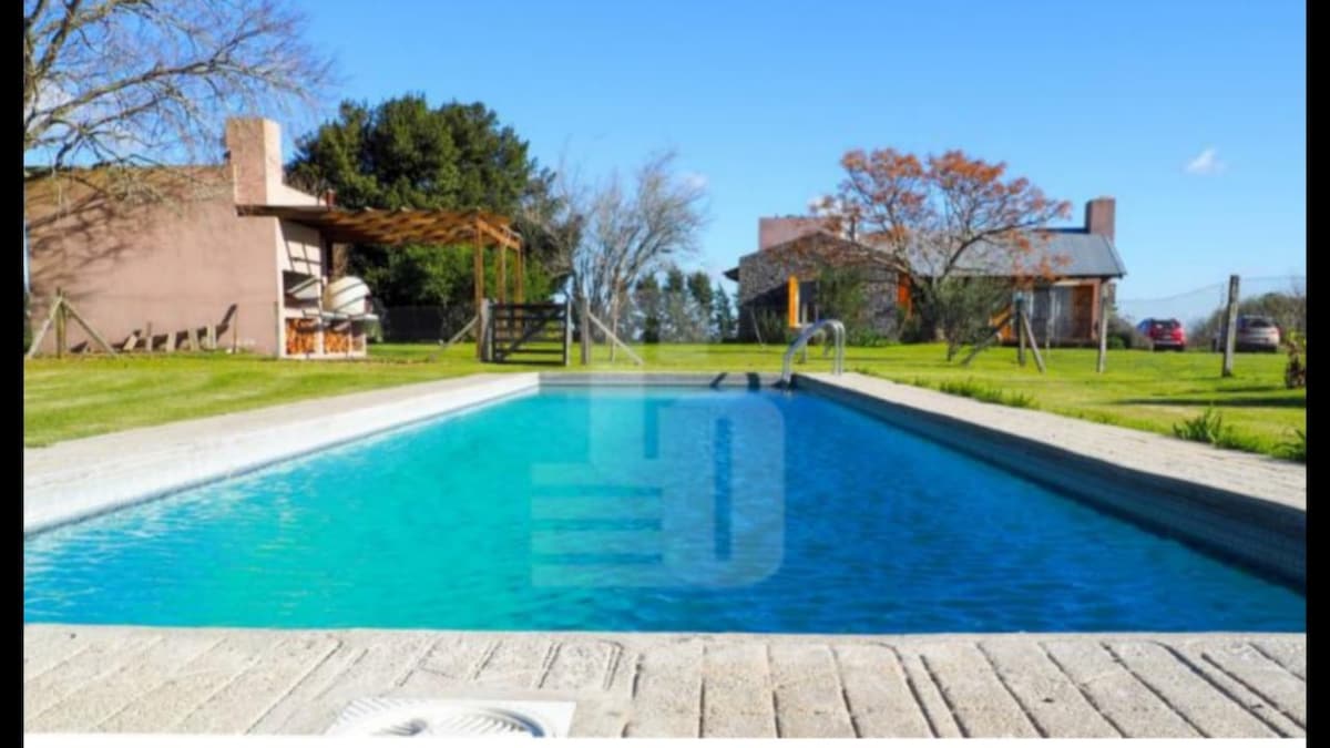 Salute. Hermosa casa de campo entera con piscina