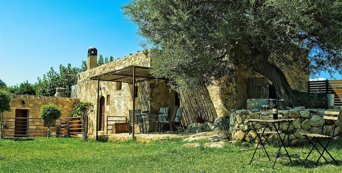 Elia House-Traditional house Aptera