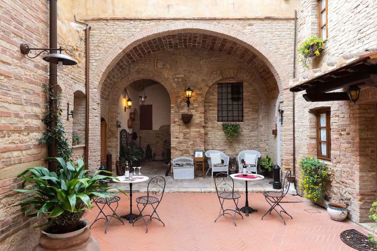 San Gimignano 2 rooms 4/5 persons with view