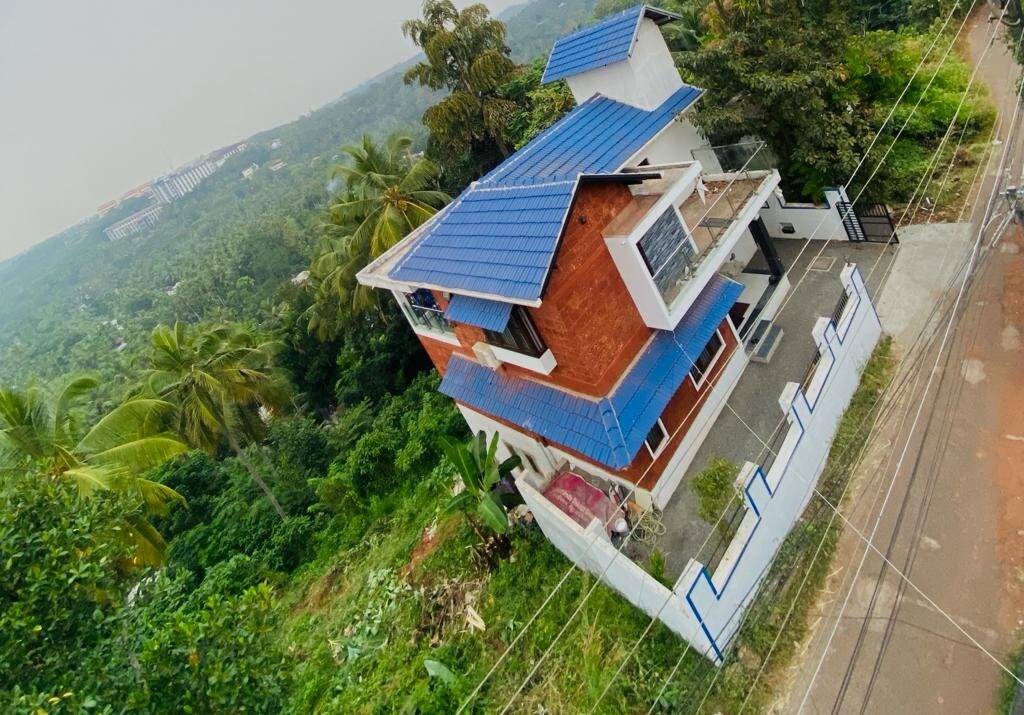 Beautiful 3 BHK Duplex villa with a valley view!