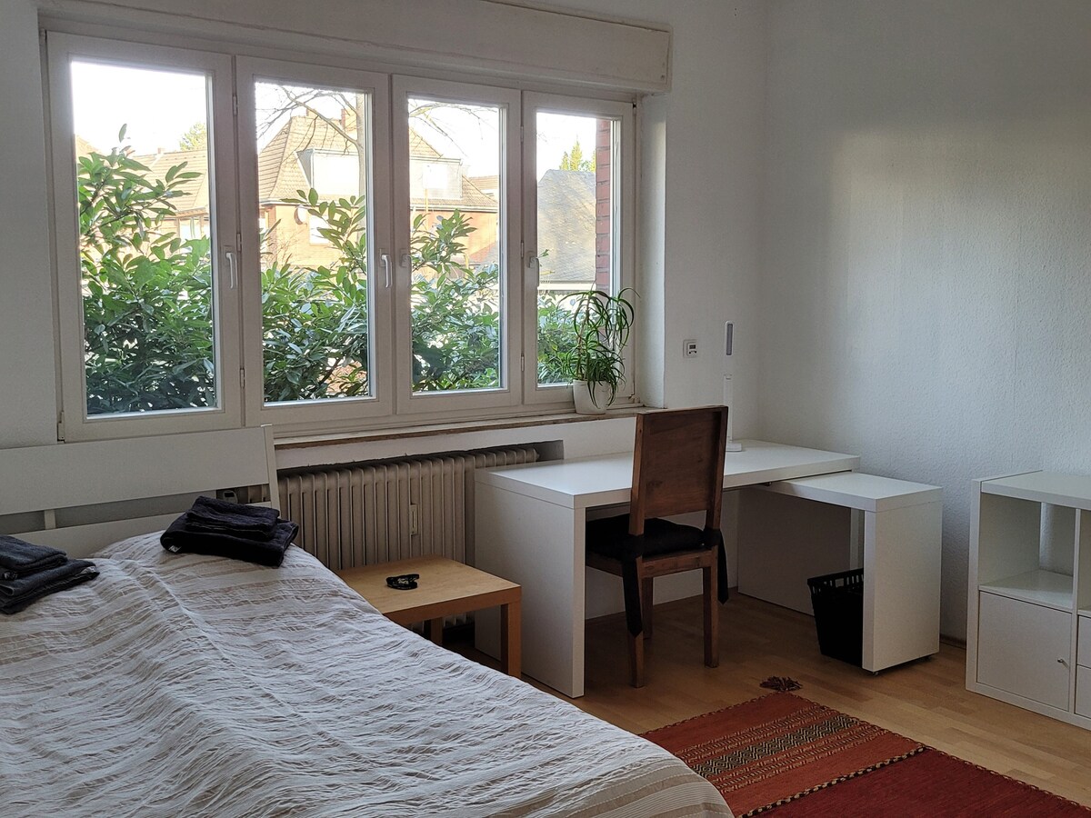 位于布吕尔（ Brühl ）的中央漂亮房间/公寓