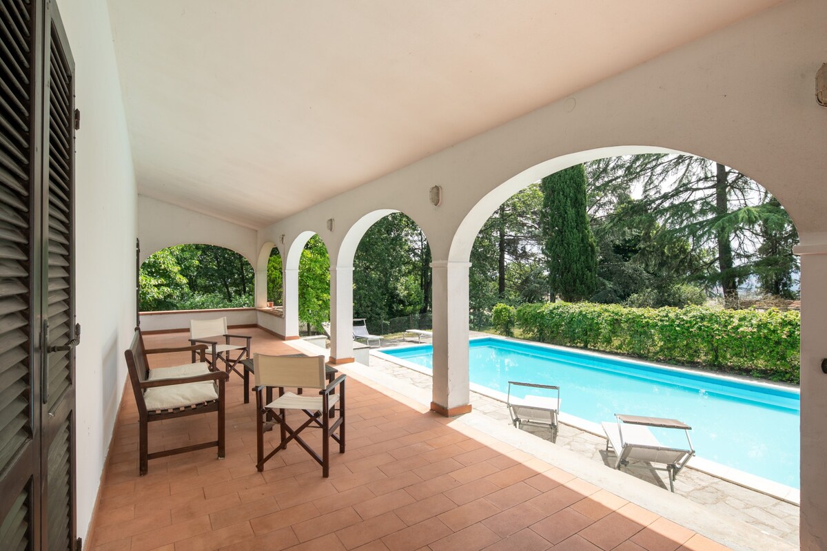 Villa, fenced pool & garden - Vacavilla Exclusive