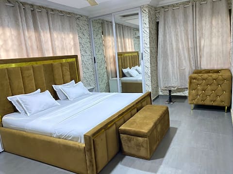 Blessed and cheerful 5 bedroom home, spacious!