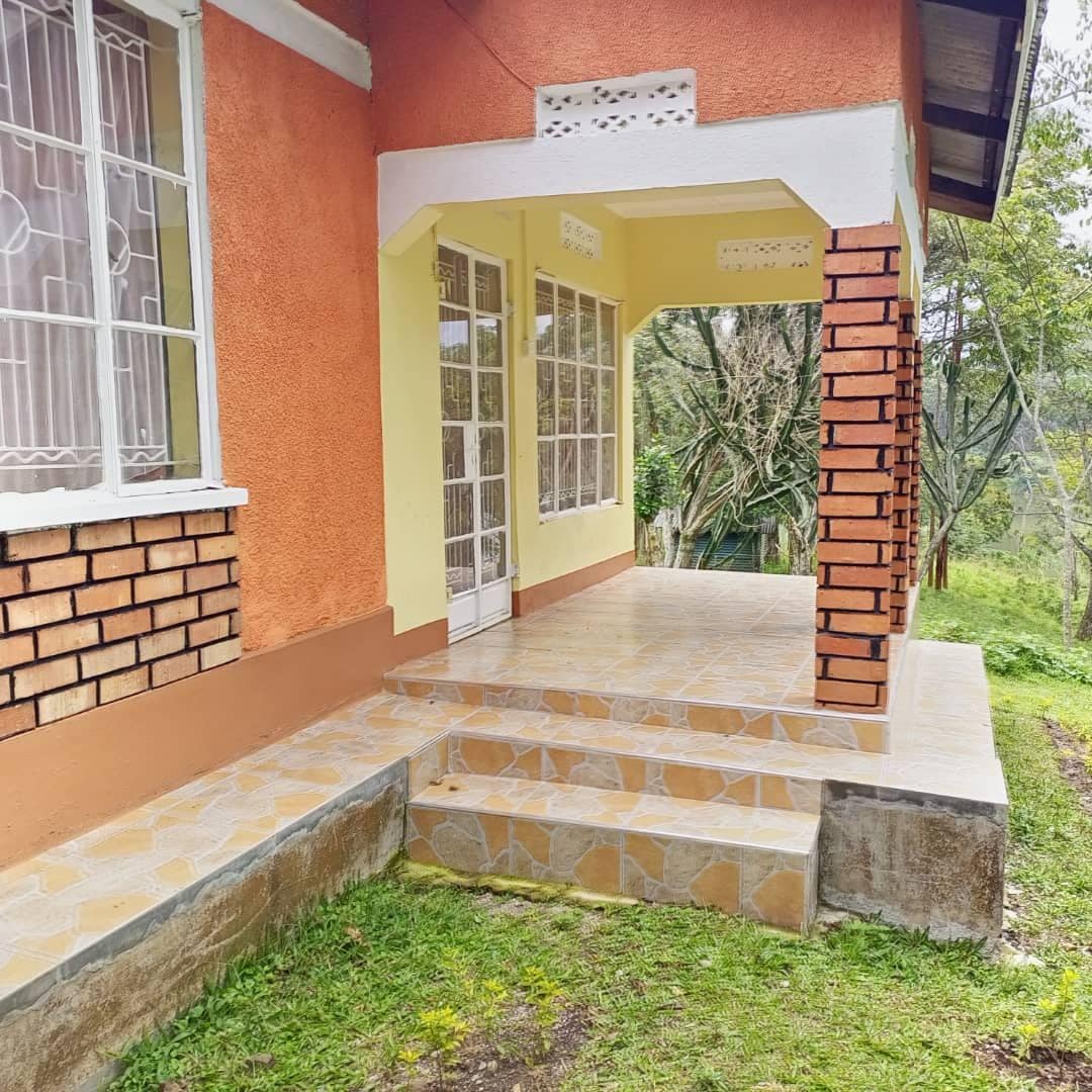 Cheerful 3-bedroom lakeside cottage