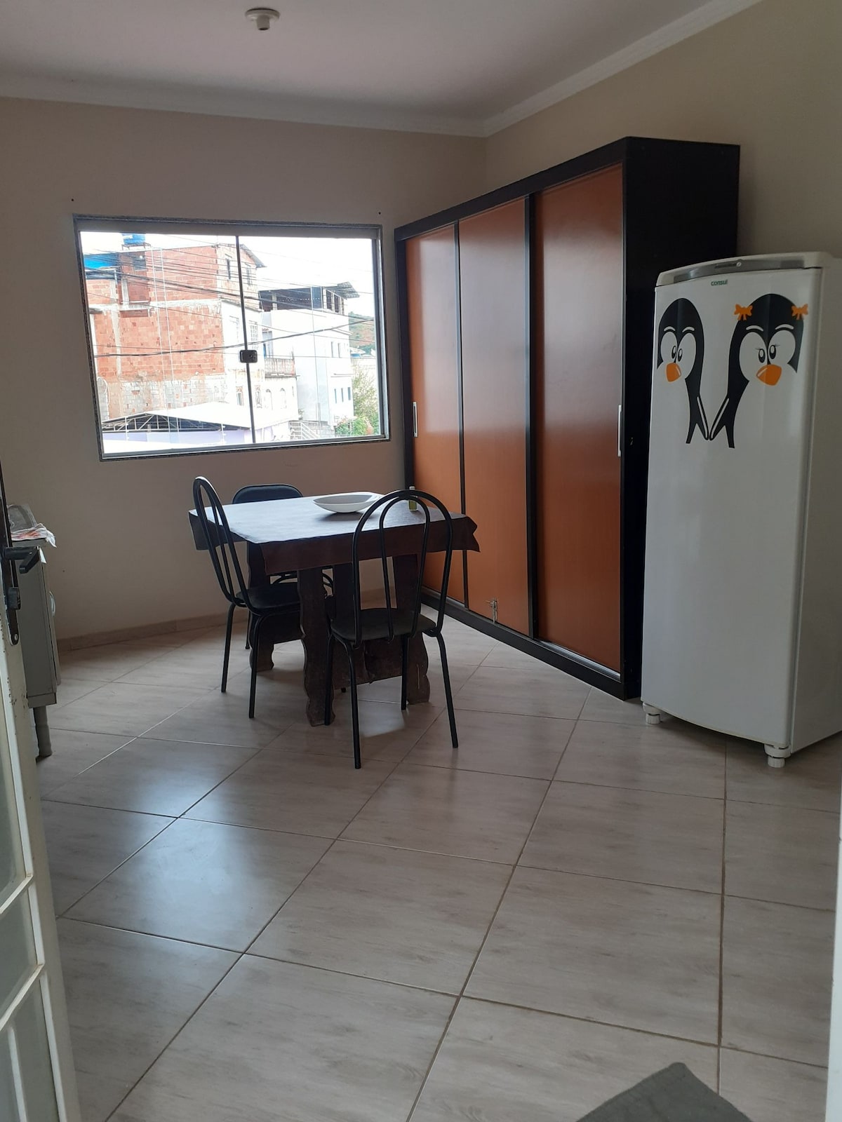 Apartamento arejado, claro, independente.