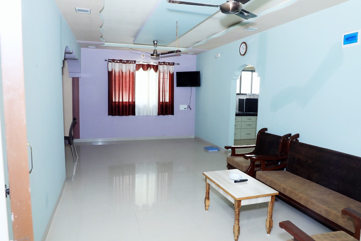 Lovely 2BHK modern flat w/ AC in Daman