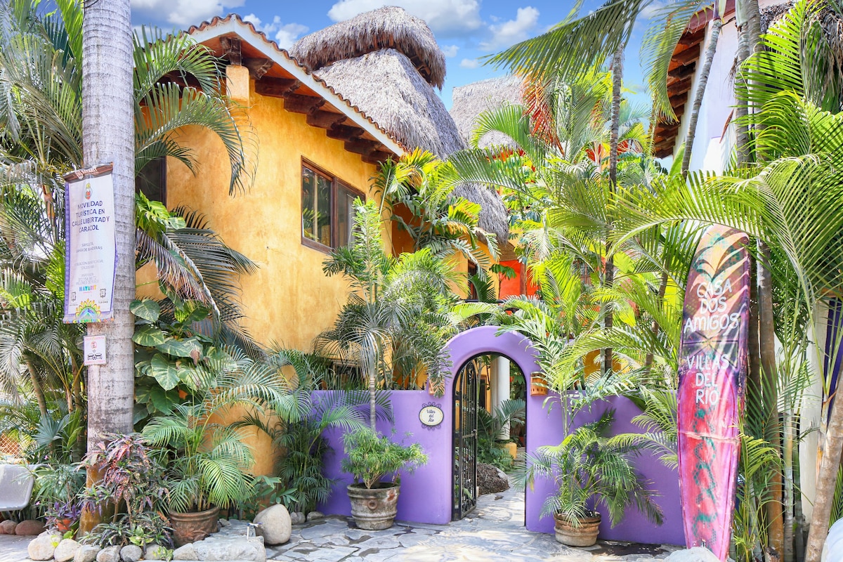 Villas del Rio ：漂亮的公寓，位于市中心，距离海滩1公里