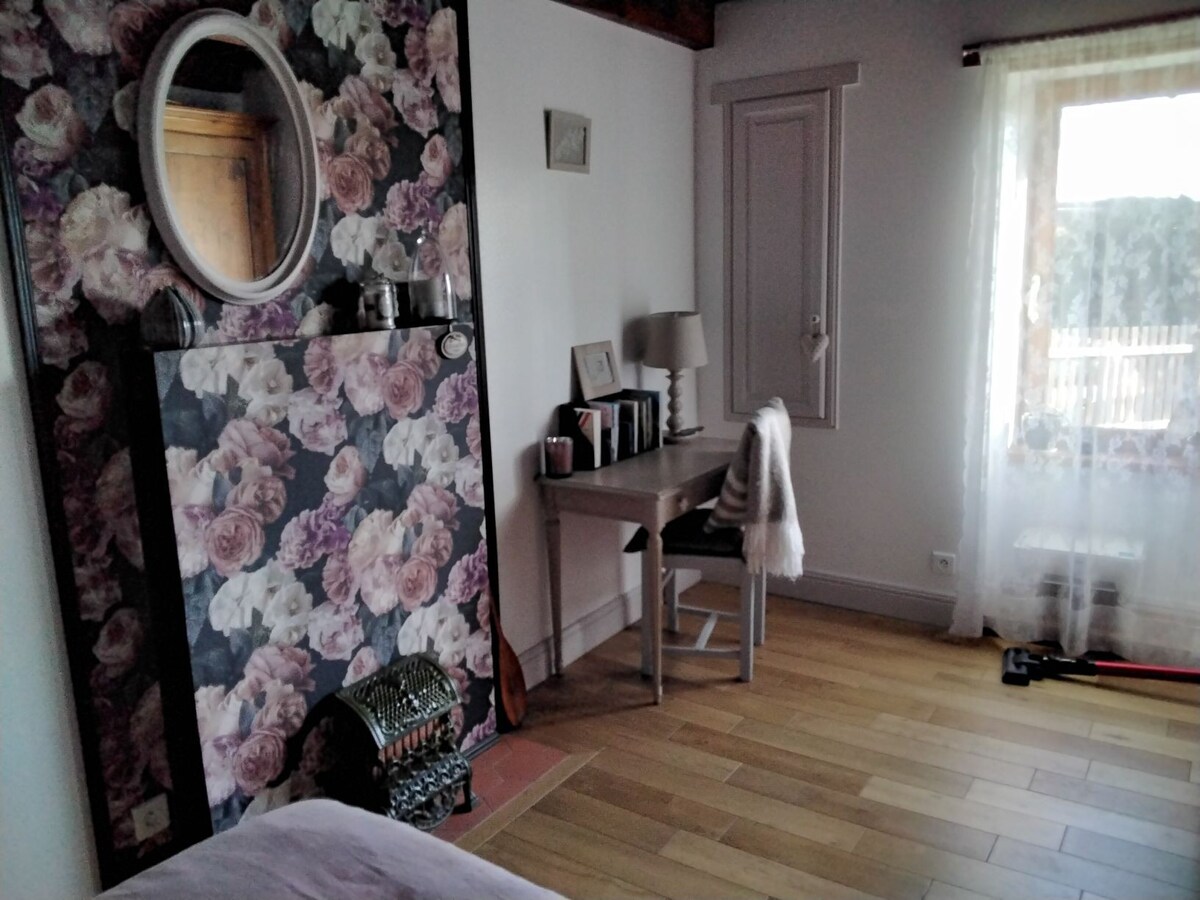 Chambre privée dans longère bretonne