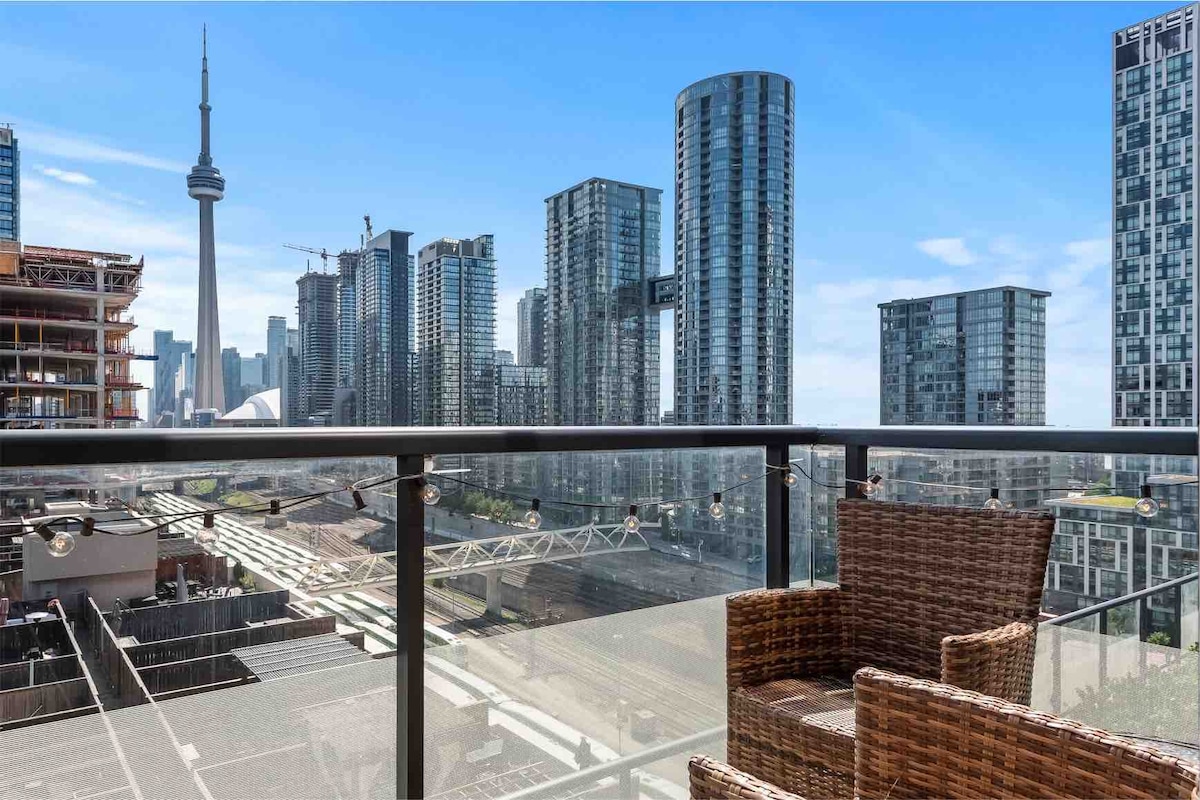 Downtown Toronto Penthouse (CN Tower View)