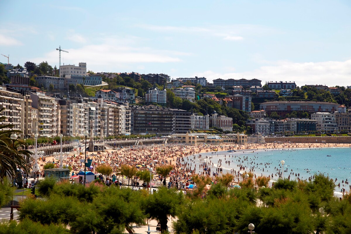 Playa de La Concha 10 by FeelFree Rentals