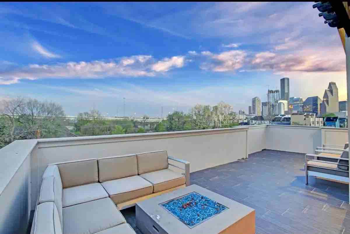 Luxury Retreat w/ Spectacular View|Close Downtown