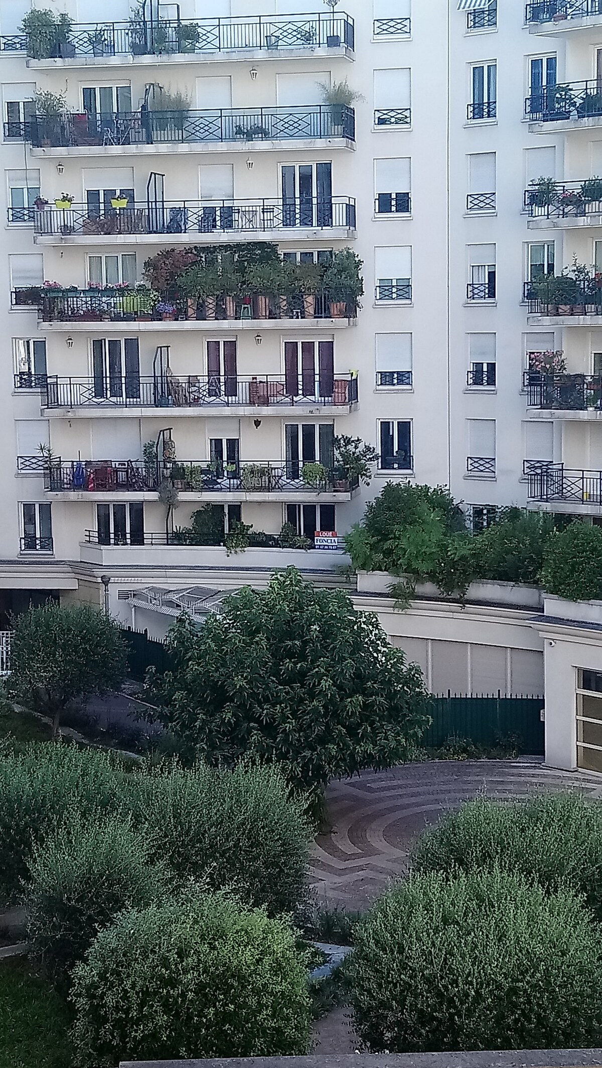 巴黎南部3人单间公寓。地铁。停车场