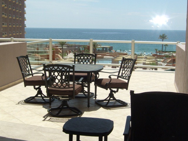 Las Palomas  Sandy Beach 2nd floor w/huge Patio!!