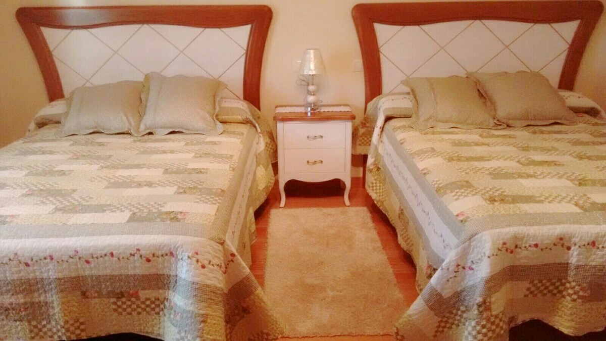 舒适客房，配备两张夫妻床