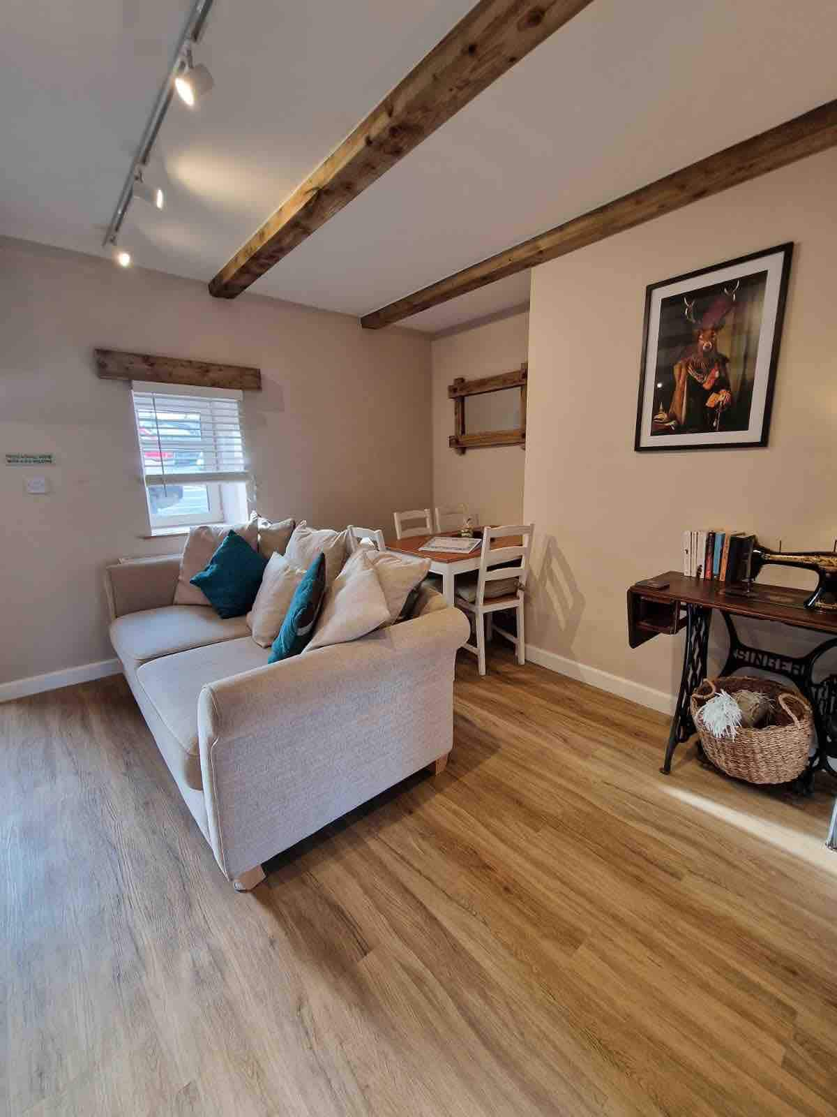 Riverbank Cottage, Dog Friendly. Swansea, Llanelli