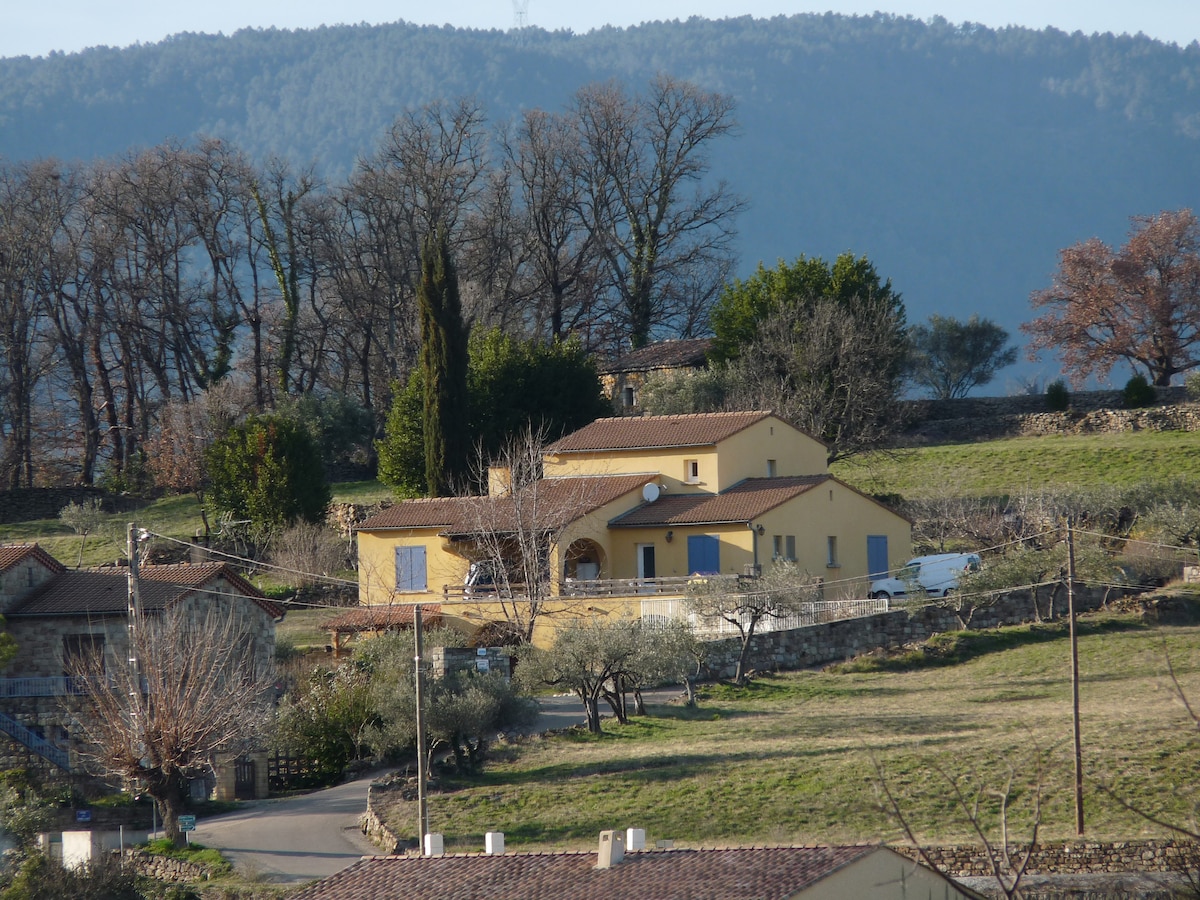 Gîte  Les Lavandes au calme en  rez de chaussé