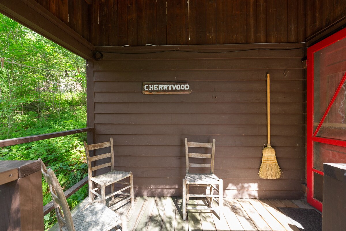 Cherrywood Rustic 1BR B&B cabin, lake access loons