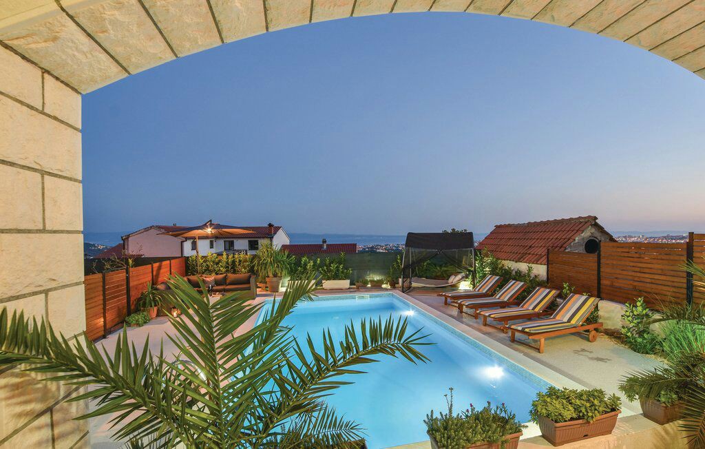 Villa, pool, magnificent view, terraces, billiards
