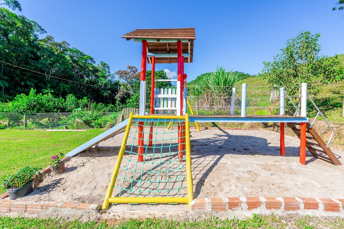 Casa de Campo com Piscina, Playground e Lagoas