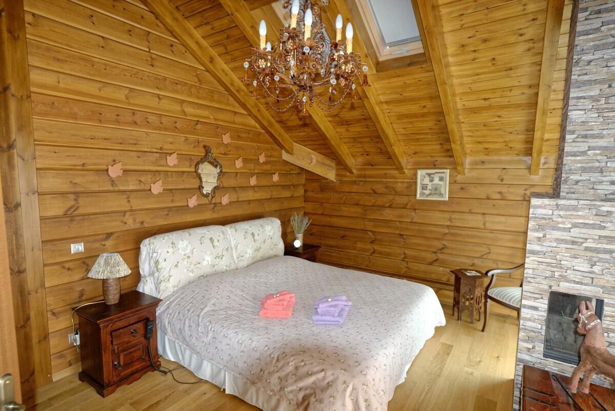 Δωμάτιο LUX σε ξύλινο σαλέ