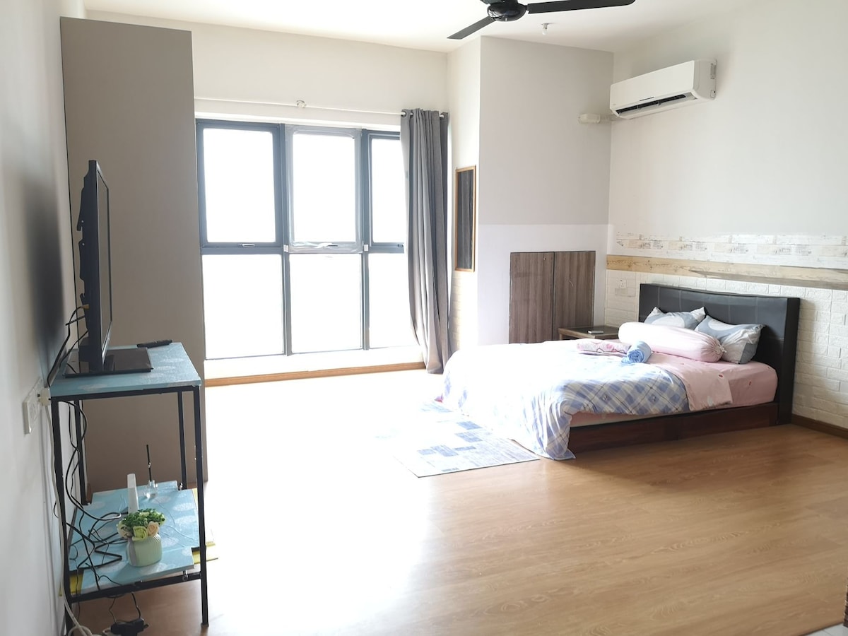 Danga Bay的Leo Homestay距离ciq和海滩仅5分钟路程