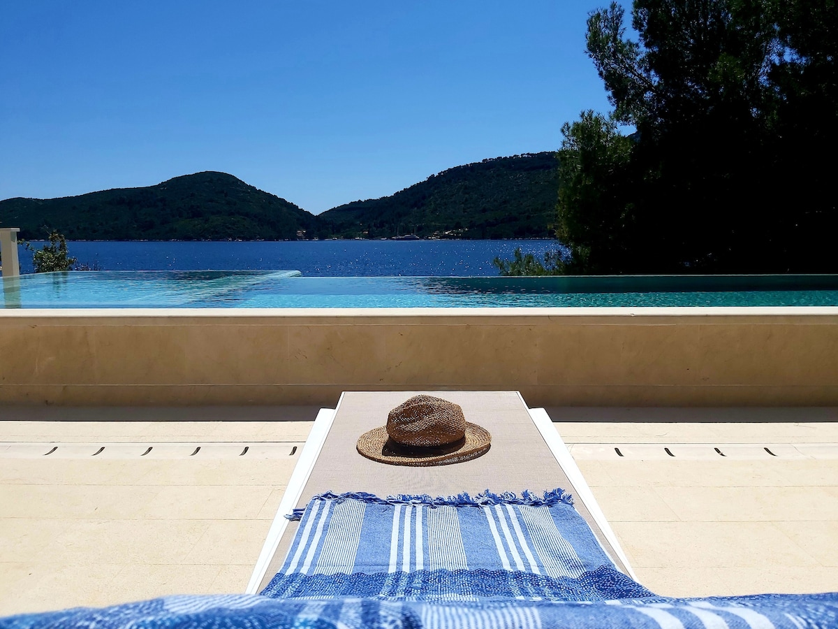 Beachfront Vila Brulupes with pool in secluded bay