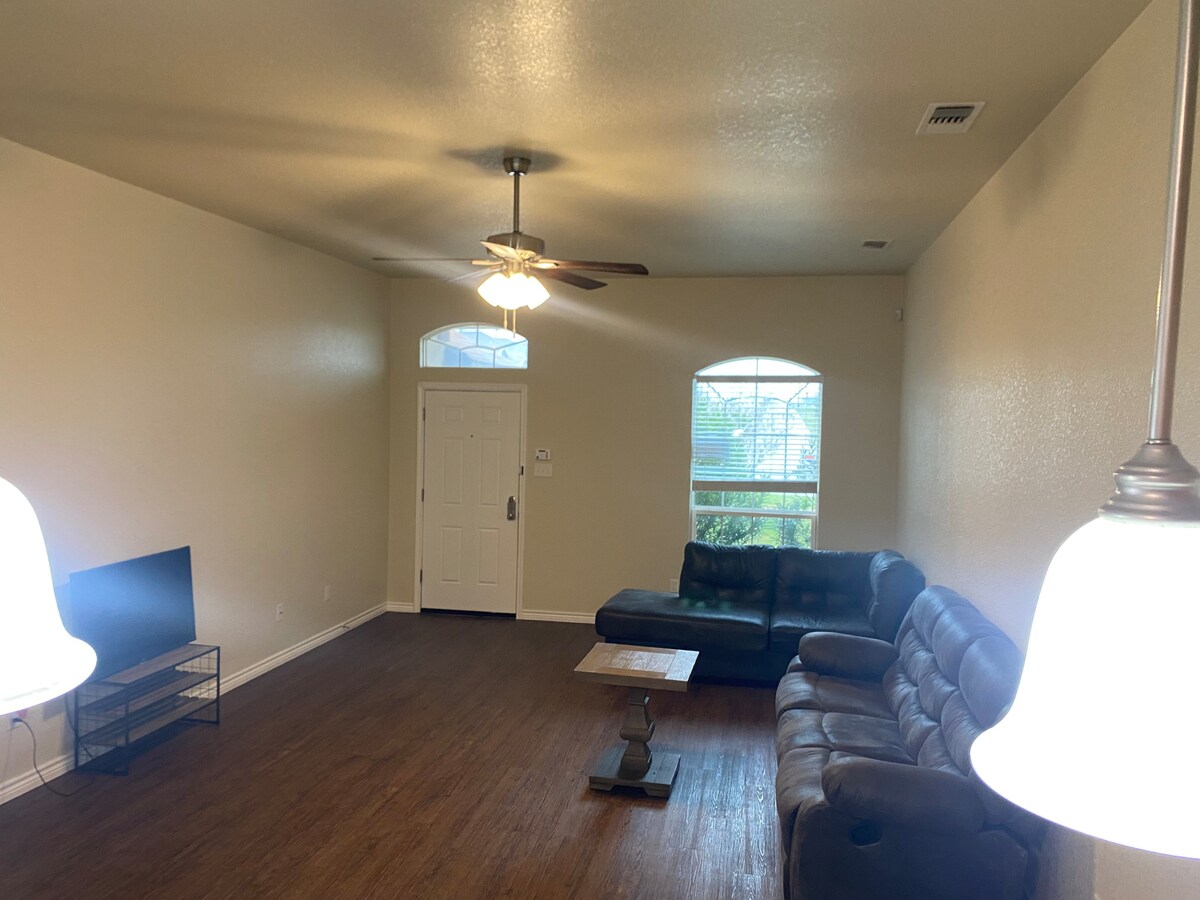 Single private room in keyless entry home