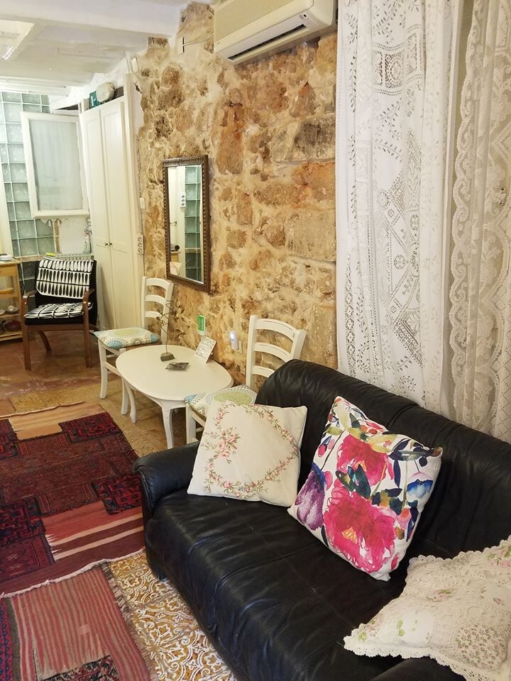 GROUNDFLOOR STUDIO IN THE HEART OF THE OLD TOWN E