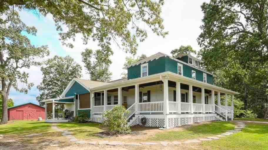 Asheville 's Oak Leaf Farmhouse