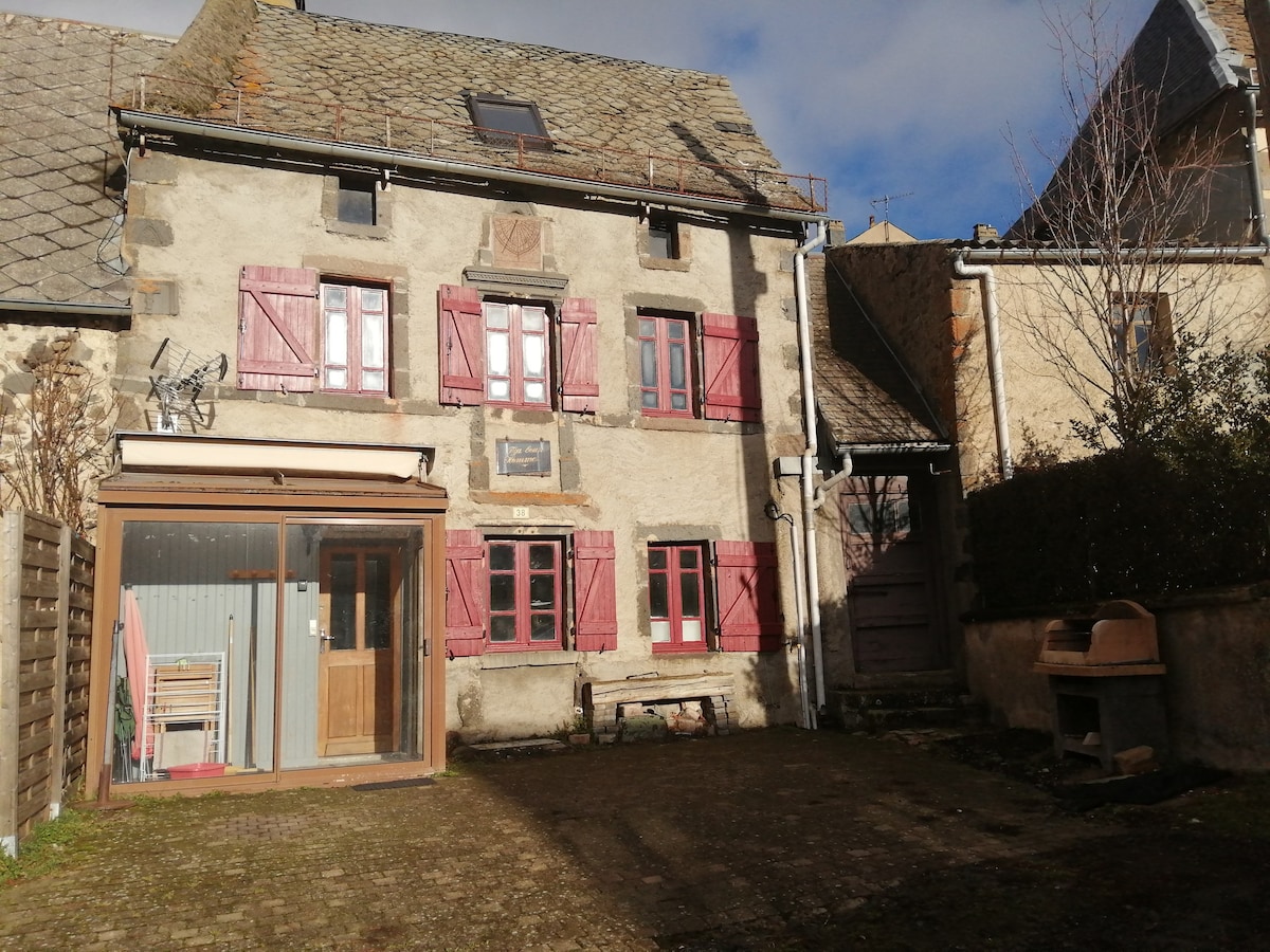 maison de montagne avec belle vue sur la vallée