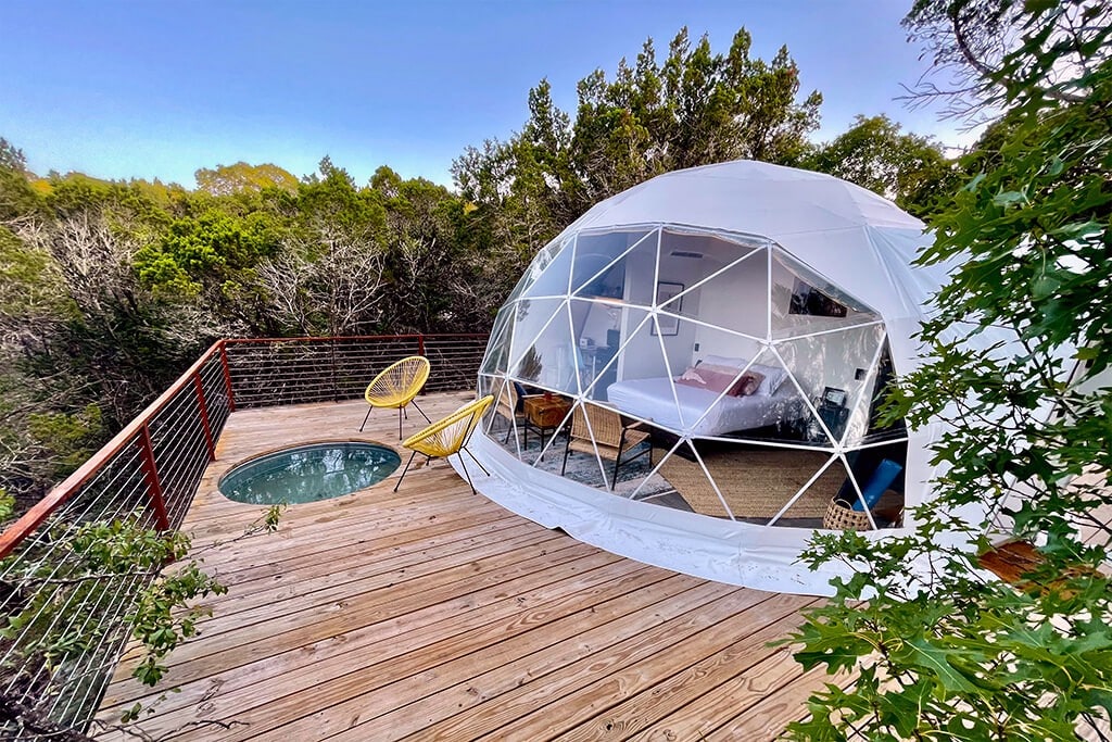 Vagary ： Treetop Dome的豪华露营+浸泡泳池