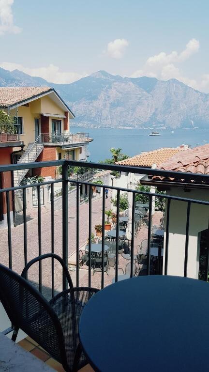 Lucia度假屋-带阳台的Trilo湖景