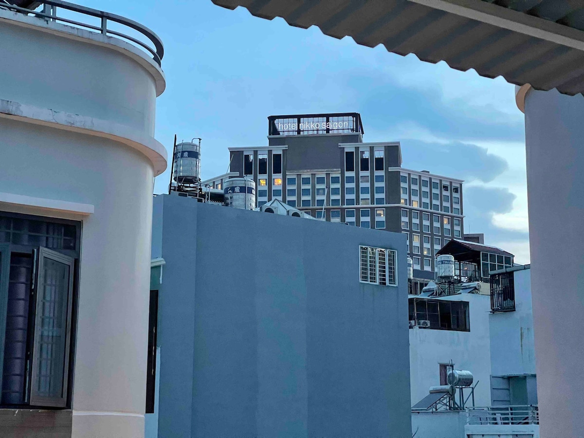 Balcony private room near Bui Vien street