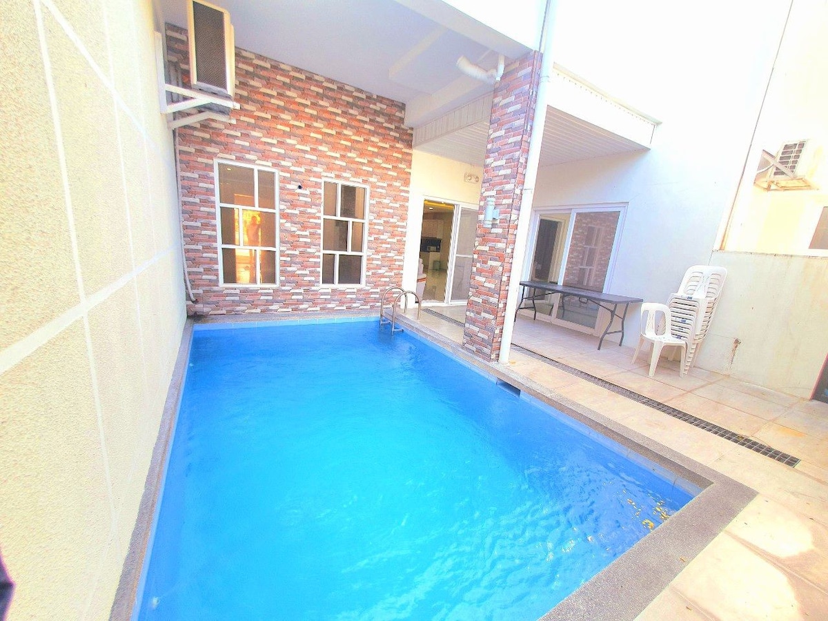 位于克拉克苏的5卧室现代别墅，私人舒适泳池