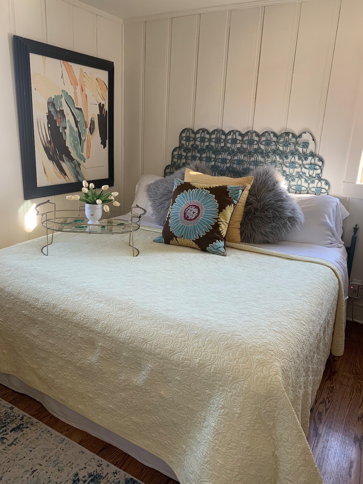 Townside Nook | Downtown Sparta 's Retro Retreat