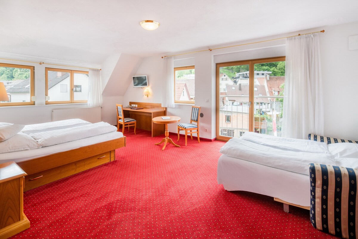 奥克森酒店（ Blaubeuren ） ，四人间，带淋浴间