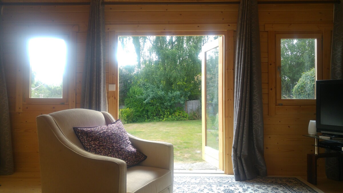 Lockerley Log Cabin Guesthouse