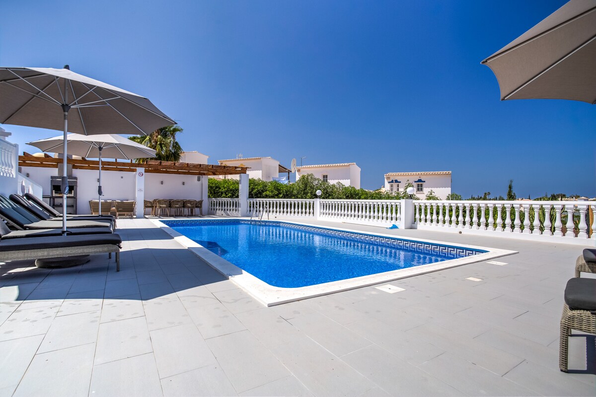 Casa do Sol - 4 bed villa with pool and sea view