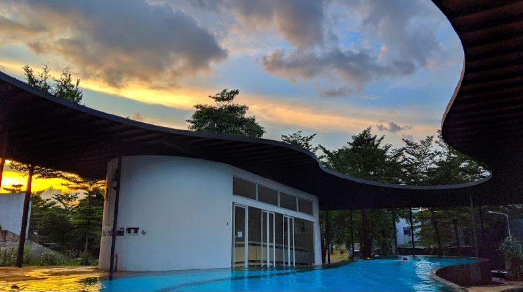 雅加达南部带泳池的独立房间