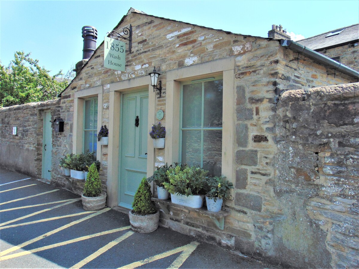 1855 Wash House, Town Centre Studio Cottage