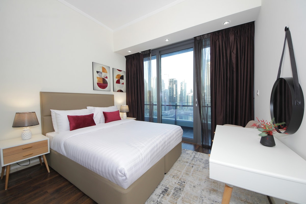 位于迪拜码头设计精美的2间卧室公寓