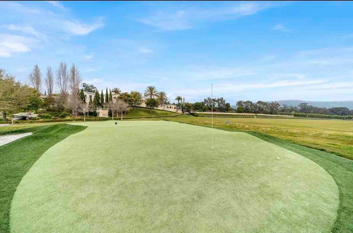 Luxurious 2 bedroom ocean view polo field w/golf