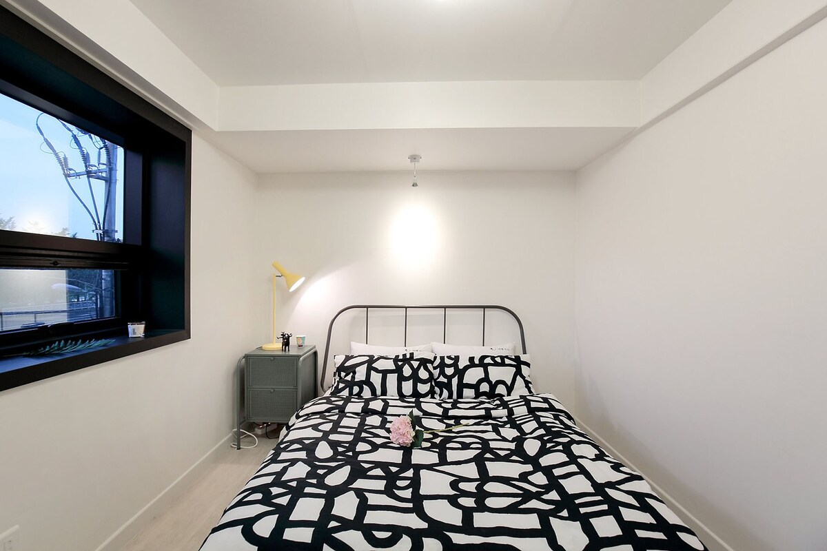 Moonlight Galaxy Guesthouse 202号，蔚山泰华河（ Ulsan Taehwa River ）就在您面前