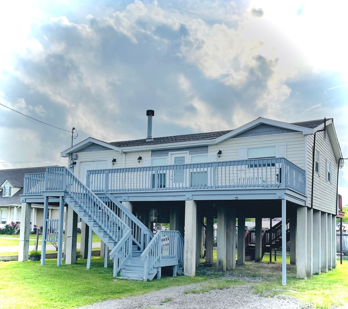 Lodge sits on Bayou Barataria