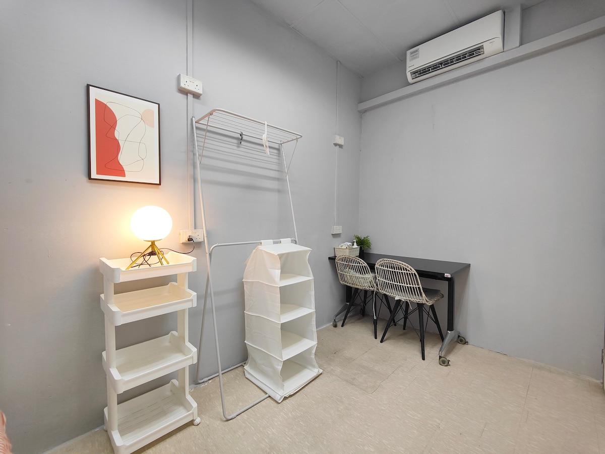 Room 2 in Chinatown,3 mins from MRT